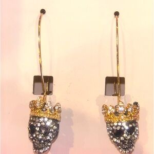 NEW! 💀💕Betsy Johnson Queen skull earrings!!! 💀💕